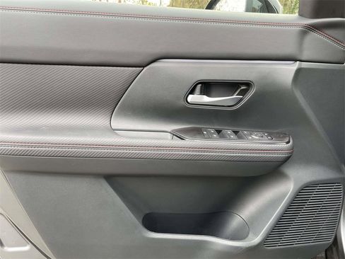 New 2026 Nissan Kicks SR w/ Cold Weather Package image 12