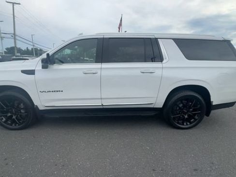 Used 2023 GMC Yukon XL SLT w/ SLT Premium Package AWD/4WD image 5