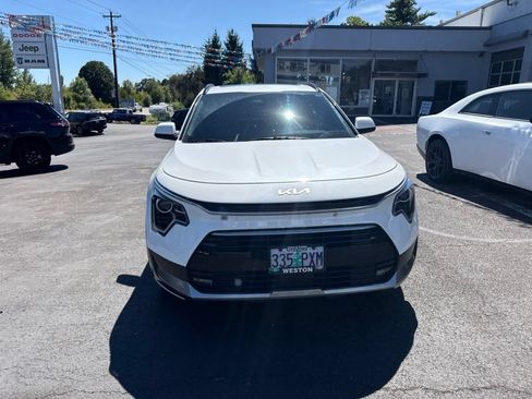 Used 2024 Kia Niro EX Touring FWD image 3