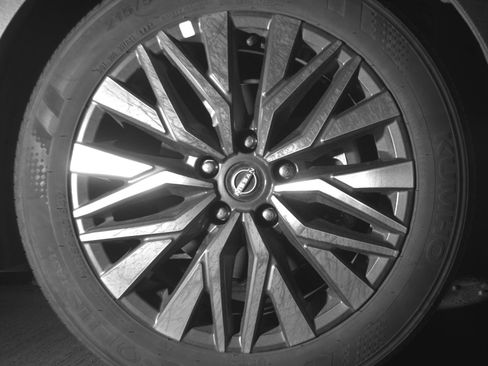 Used 2025 Nissan Altima 2.5 SV FWD image 13