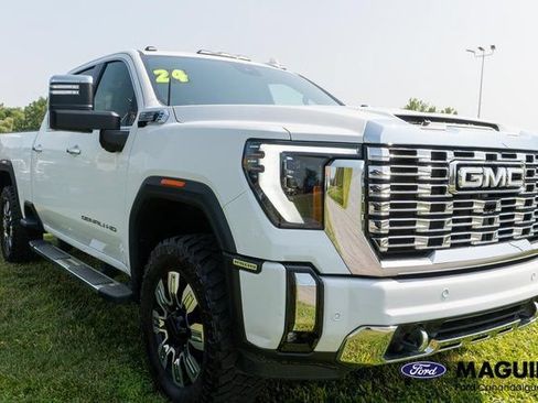 Used 2024 GMC Sierra 2500 Denali w/ Denali Reserve Package AWD/4WD image 4