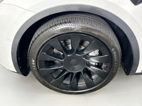 Used 2021 Tesla Model Y Long Range AWD/4WD image 11