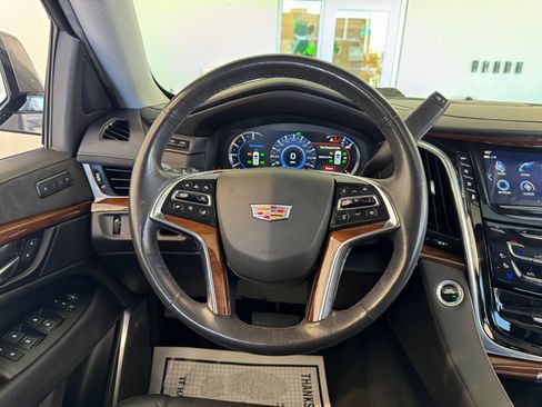 Used 2020 Cadillac Escalade Luxury w/ Escalade Sport Edition image 9