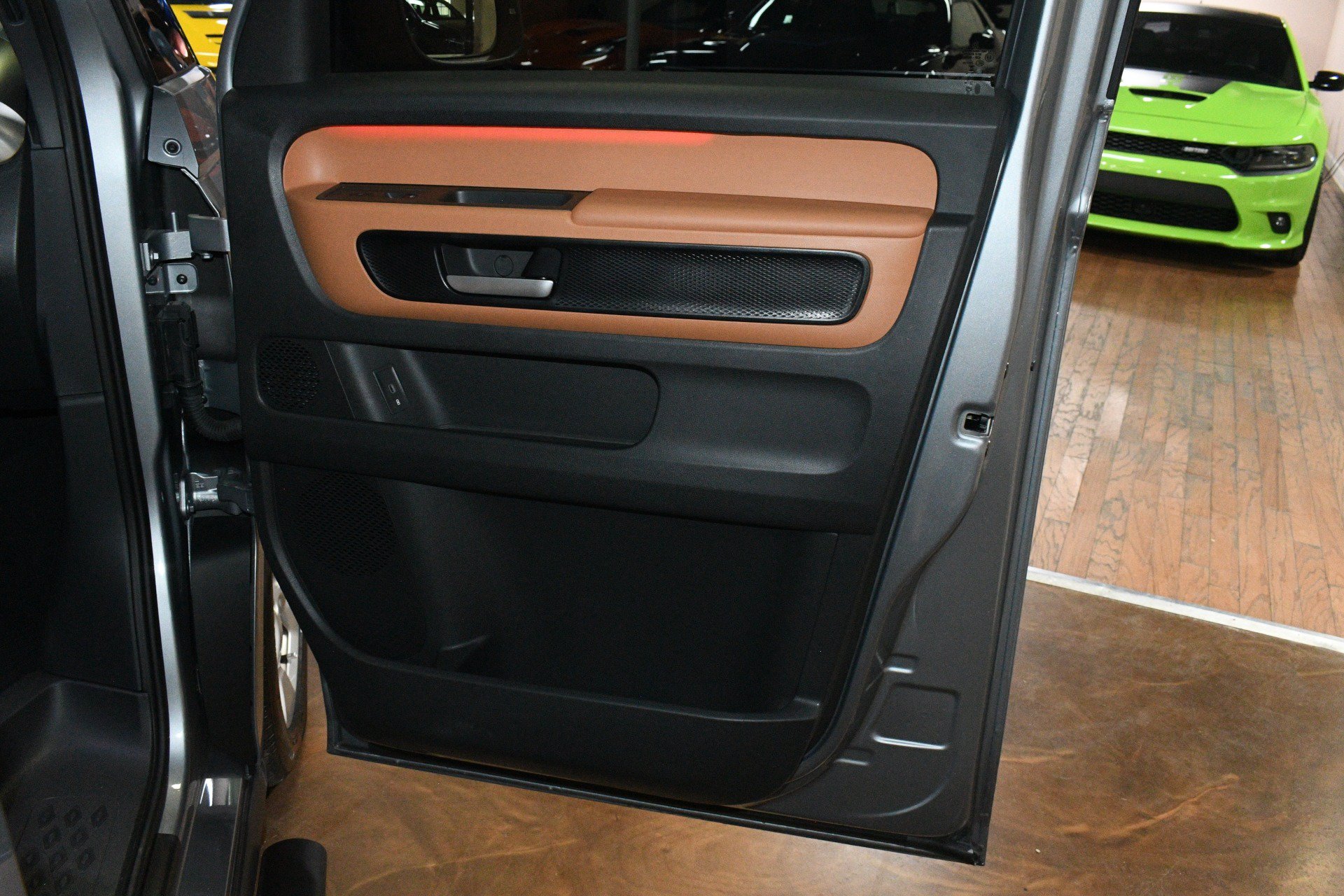 Used 2025 Volkswagen ID. Buzz Pro S RWD image 44