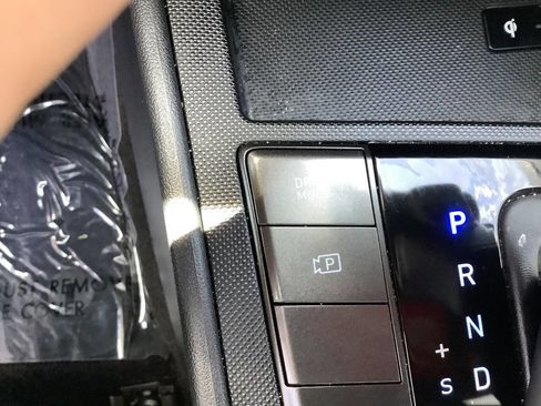 Used 2025 Hyundai Elantra Sport FWD image 38