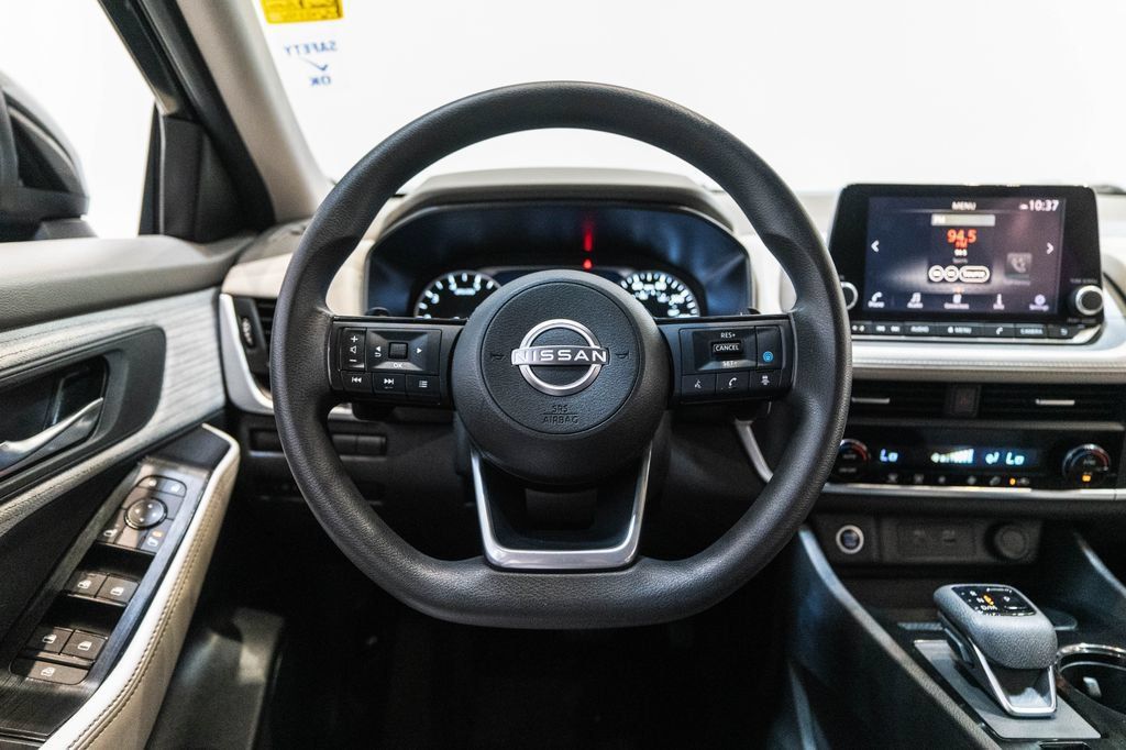 Used 2023 Nissan Rogue SV FWD image 16