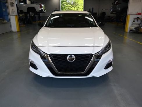 Used 2020 Nissan Altima 2.5 SR FWD image 2