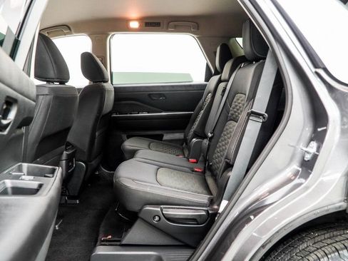 Used 2025 Nissan Pathfinder SV AWD/4WD image 39