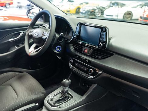 Used 2018 Hyundai Elantra GT FWD image 14