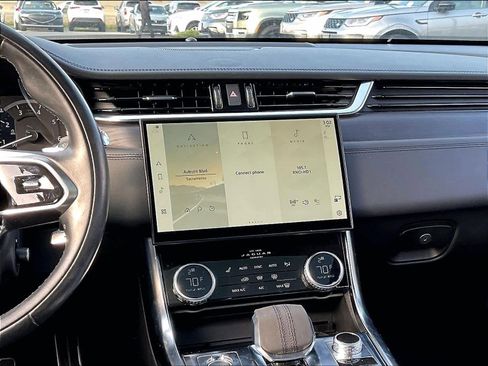 Used 2022 Jaguar XF SE image 7