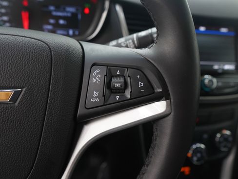 Used 2020 Chevrolet Trax LT w/ LT Convenience Package image 26