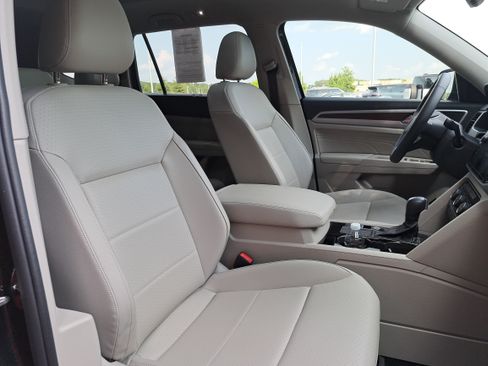 Certified 2023 Volkswagen Atlas SE w/ Panoramic Sunroof Package FWD image 10