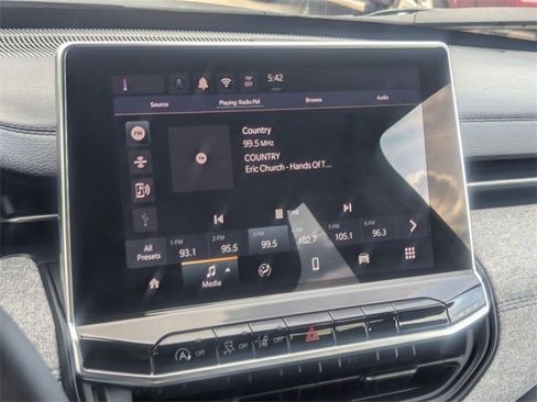 Used 2024 Jeep Compass Latitude image 12