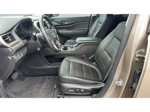 Used 2022 GMC Acadia Denali w/ Denali Technology Package FWD image 10