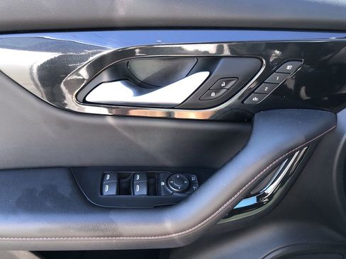 Used 2022 Chevrolet Blazer RS w/ Enhanced Convenience Package image 11