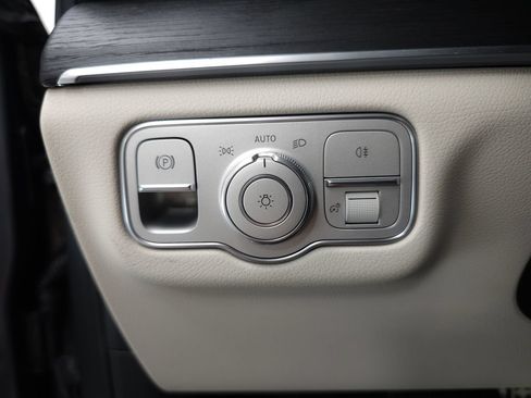 Certified 2026 Mercedes-Benz GLS 450 4MATIC image 10