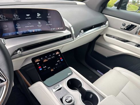 New 2026 Cadillac Vistiq Sport AWD/4WD image 23