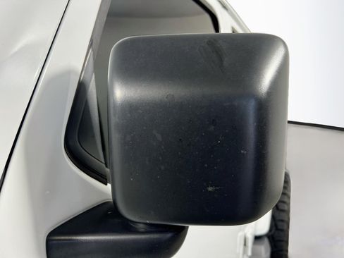 Used 2018 Jeep Wrangler Unlimited Sahara AWD/4WD image 13