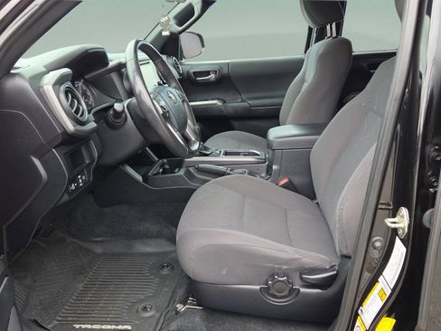 Used 2018 Toyota Tacoma TRD Sport w/ Technology Package image 11