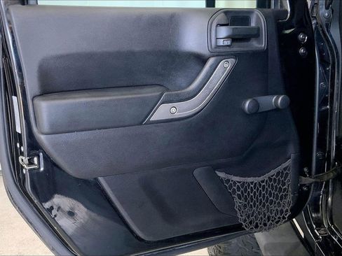 Used 2015 Jeep Wrangler Unlimited Sport image 23