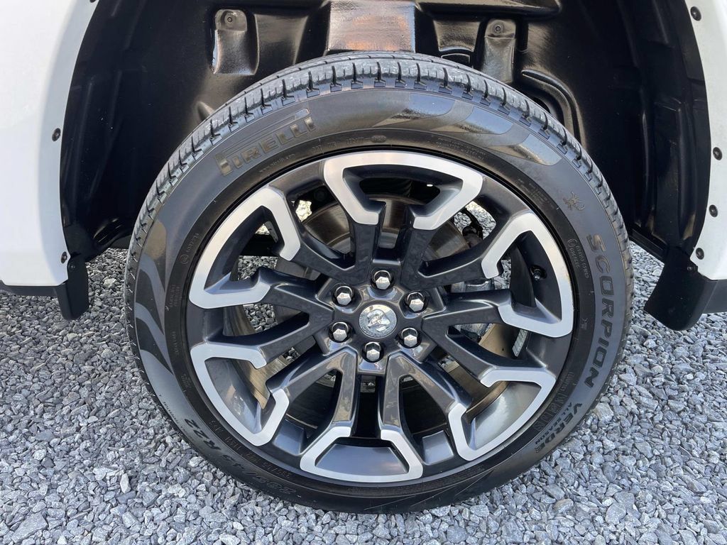 Used 2025 RAM 1500 Limited AWD/4WD image 16