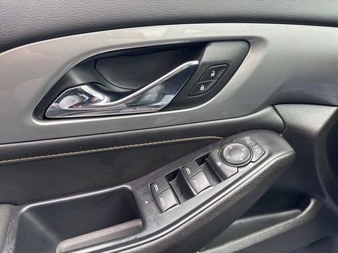 Used 2021 Chevrolet Traverse RS image 22