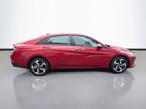 Used 2023 Hyundai Elantra SEL w/ Convenience Package FWD image 4