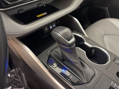 Used 2023 Toyota Highlander XLE image 30