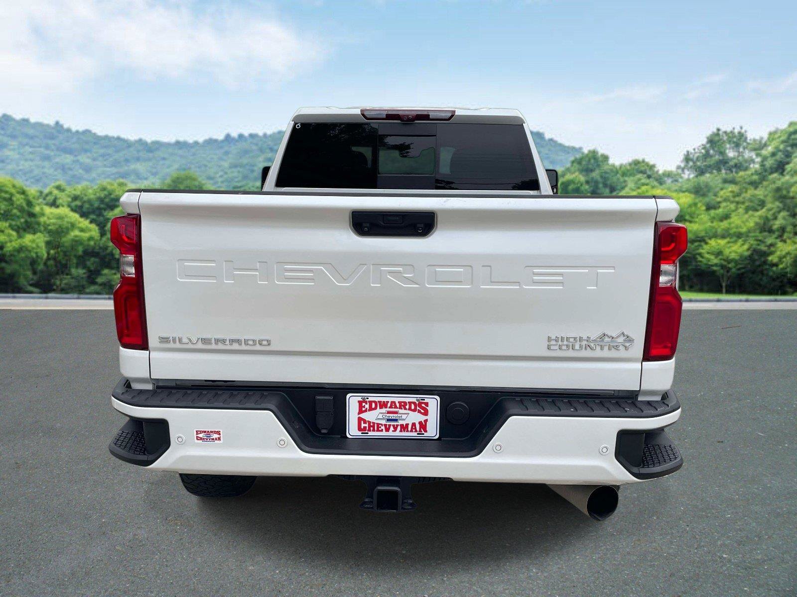 Used 2024 Chevrolet Silverado 2500 High Country w/ Technology Package AWD/4WD image 4