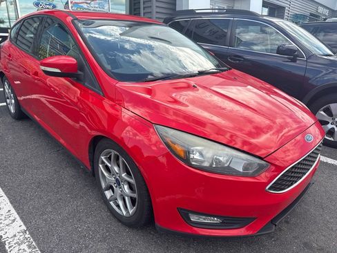 Used 2015 Ford Focus SE w/ Equipment Group 201A FWD image 4