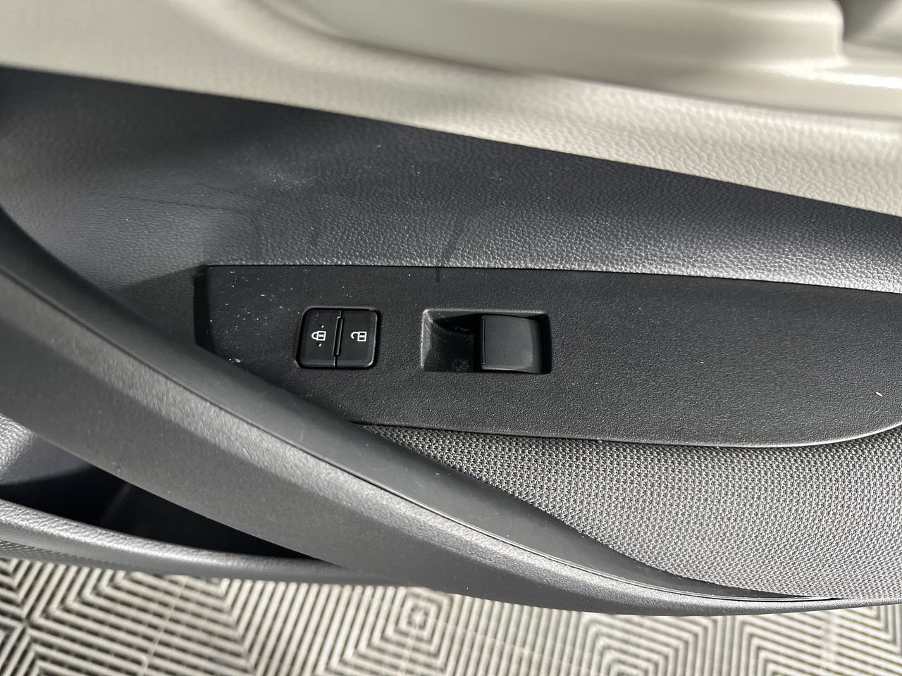 Used 2025 Toyota Corolla LE FWD image 13