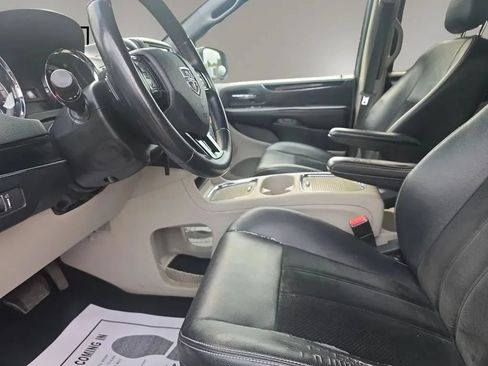 Used 2017 Dodge Grand Caravan SXT FWD image 9