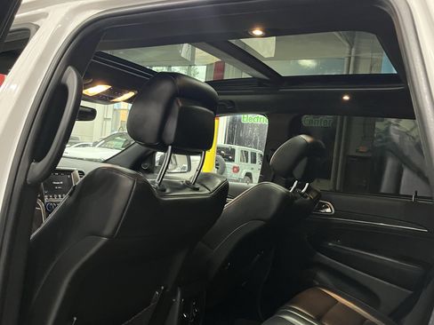 Used 2018 Jeep Grand Cherokee Limited w/ Luxury Group II AWD/4WD image 16