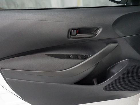 Used 2025 Toyota Corolla LE FWD image 27