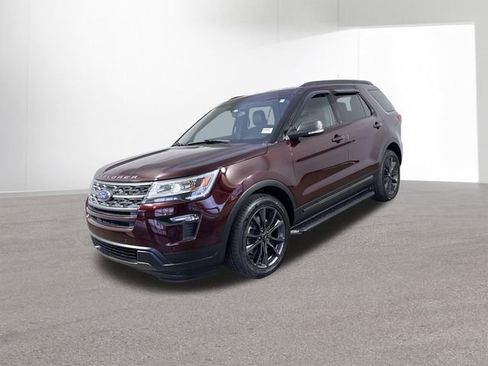Used 2018 Ford Explorer XLT w/ Equipment Group 202A AWD/4WD image 2