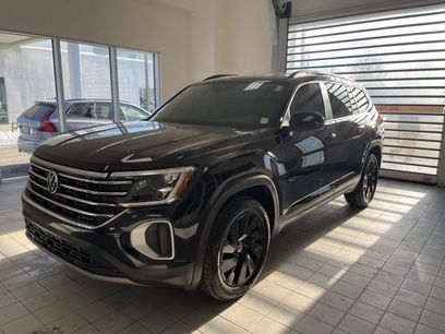 Certified 2025 Volkswagen Atlas SE w/ Black Wheel Package