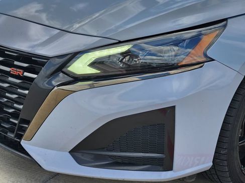 Used 2023 Nissan Altima 2.5 SR FWD image 10