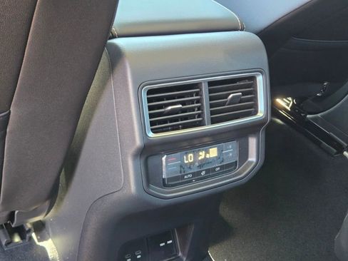 New 2026 Volkswagen Atlas SE FWD image 9