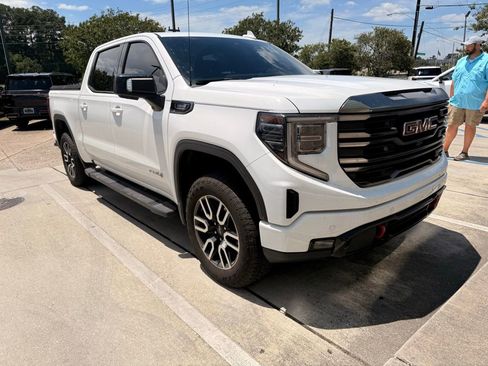 Used 2023 GMC Sierra 1500 AT4 w/ Technology Package AWD/4WD image 3