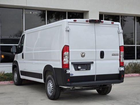 Used 2025 RAM ProMaster 2500 w/ Premium Convenience Group image 5