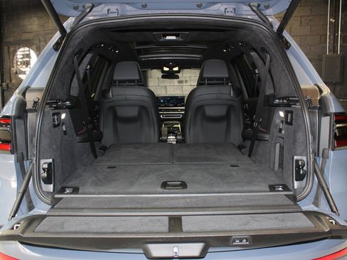 Used 2024 BMW X7 xDrive40i w/ Climate Comfort Package image 88