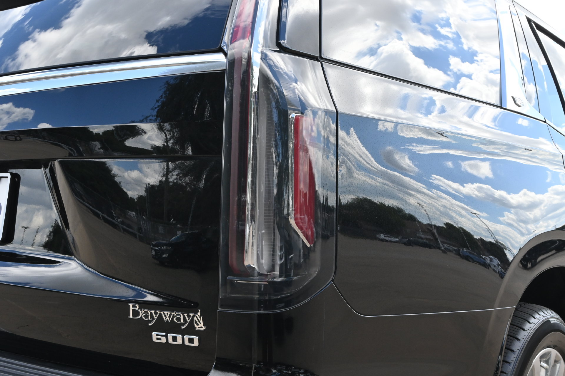 Certified 2024 Cadillac Escalade Premium Luxury w/ Performance Package AWD/4WD image 19