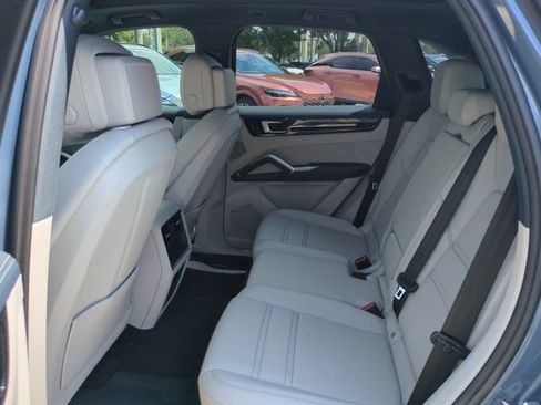 Used 2020 Porsche Cayenne AWD/4WD image 13