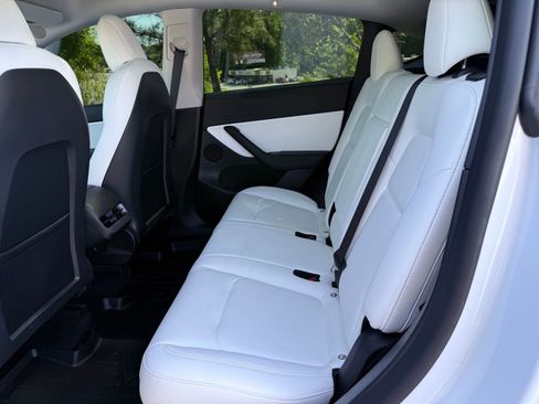 Used 2022 Tesla Model Y Performance AWD/4WD image 38