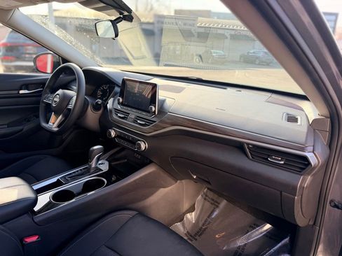 Used 2024 Nissan Altima 2.5 SV image 23