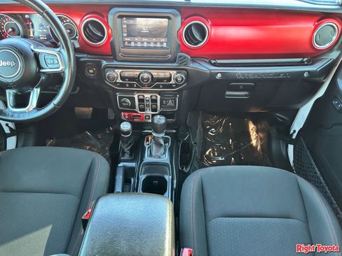 Used 2018 Jeep Wrangler Unlimited Rubicon w/ LED Lighting Group AWD/4WD image 16