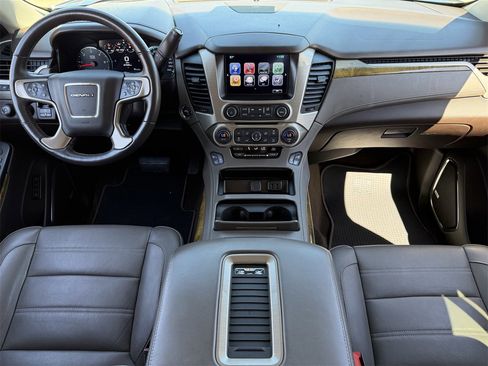 Used 2017 GMC Yukon Denali image 10