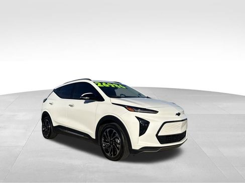 Used 2023 Chevrolet Bolt EUV Premier w/ Sun & Sound Package image 8