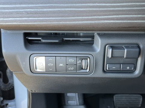 Used 2024 GMC Sierra EV Denali image 24