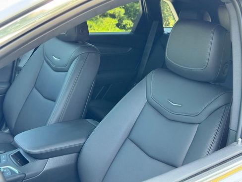 New 2025 Cadillac XT5 Luxury image 14